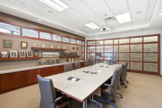 More Photos Of 1335 Industrial Blvd, Minneapolis Office For Sale