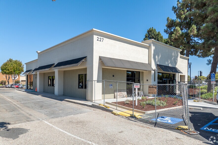 More Photos Of 227 E Betteravia Rd, Santa Maria General Retail For Lease