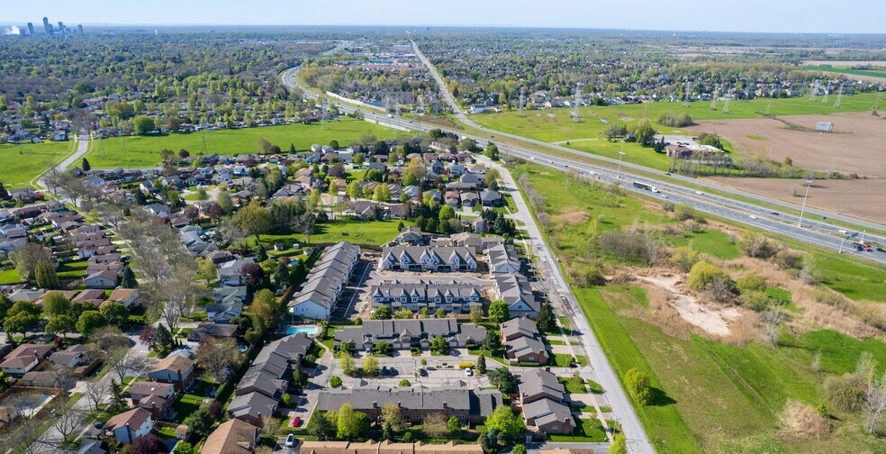 More Photos Of 2700 Mewburn Rd, Niagara Falls Apartments For Sale