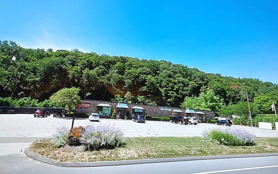 More Photos Of 631-643 Danbury Rd, Wilton Freestanding For Lease