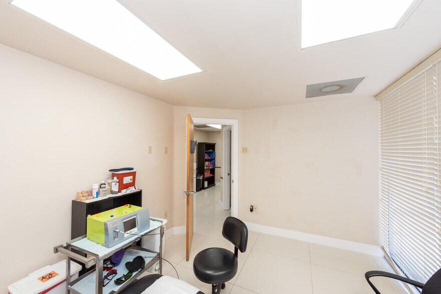 More Photos Of 2645 SW 37th Ave, Miami Medical For Lease