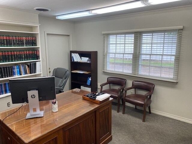 More Photos Of 214 Justice St, Brookhaven Office For Sale