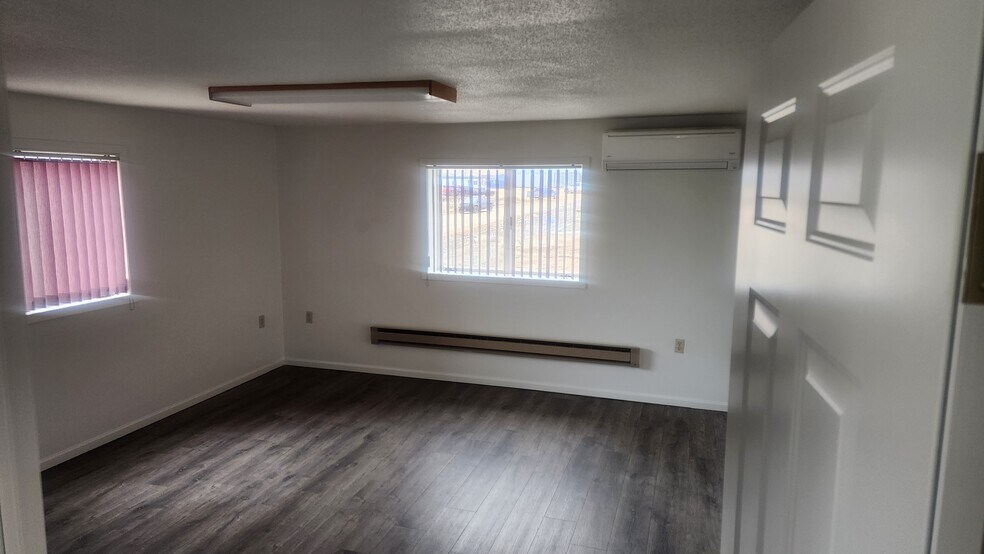 More Photos Of 4401 16th Ave W, Williston Warehouse For Lease