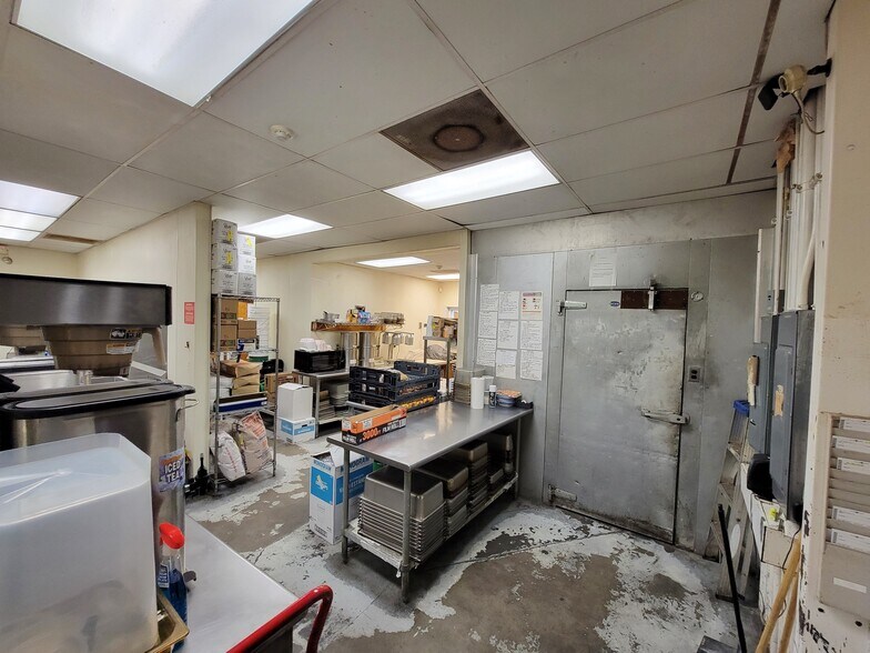 More Photos Of 530 Devine St, Columbia Restaurant For Sale