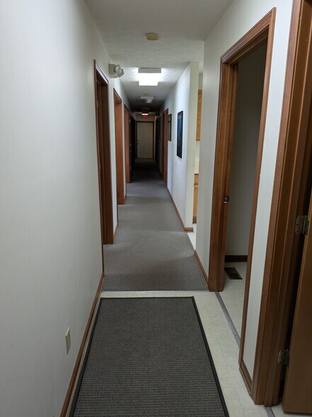 More Photos Of 380 Browns Ln, Coshocton Office For Lease