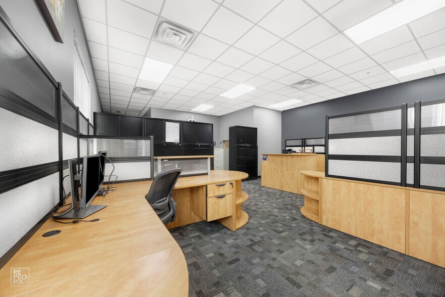 More Photos Of 650 E 107th St, Bolingbrook Coworking Space