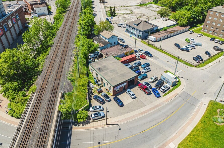 More Photos Of 21 Union St, Brampton Auto Repair For Sale