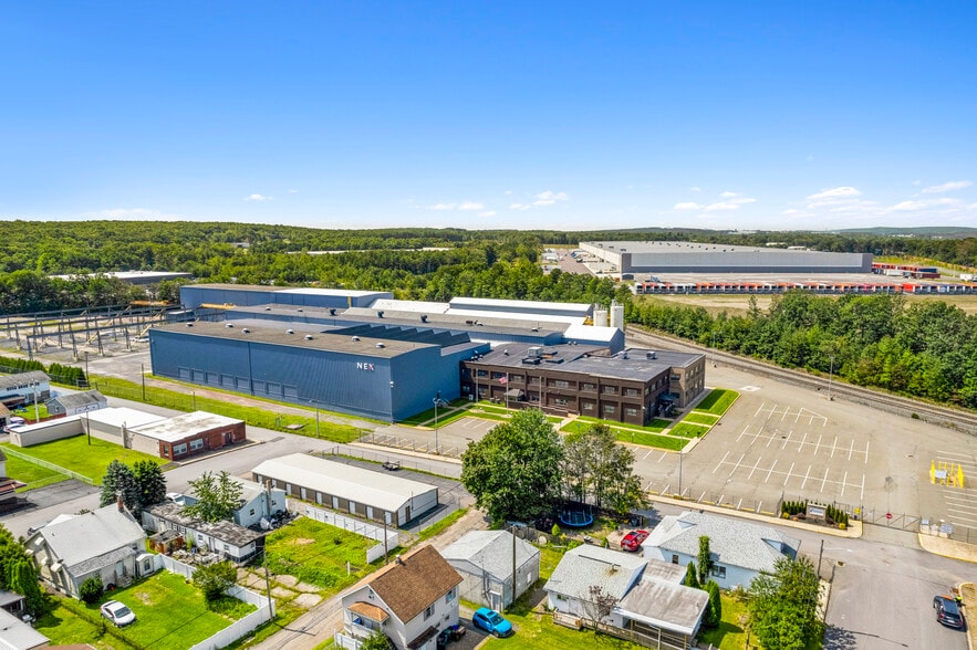 More Photos Of 101 Carleton Ave, Hazleton Manufacturing For Sale
