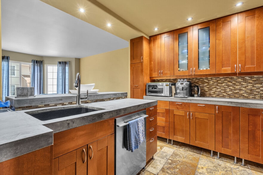 More Photos Of 1-100 N Macgillis Dr, Round Lake Apartments For Sale