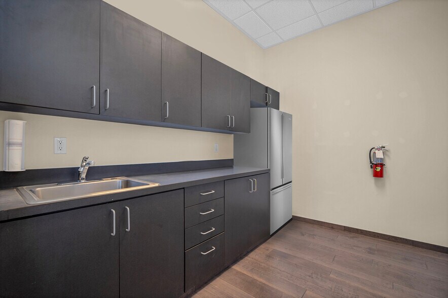 More Photos Of 1510 W Horizon Ridge Pky, Henderson General Retail For Sale