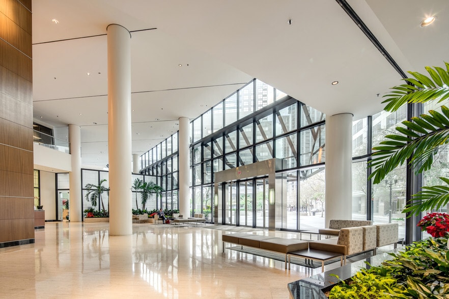 More Photos Of 201 S Orange Ave, Orlando Office For Lease