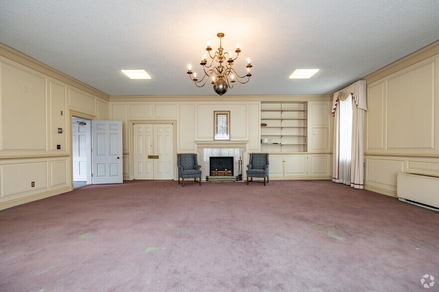 More Photos Of 128 S Washington St, Albany Freestanding For Sale