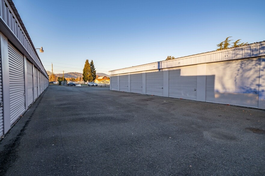 More Photos Of 100 Pardee Ln, Grants Pass Self Storage For Sale