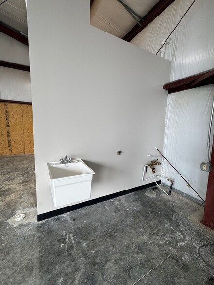 More Photos Of 3840 Elida Rd, Lima Freestanding For Lease