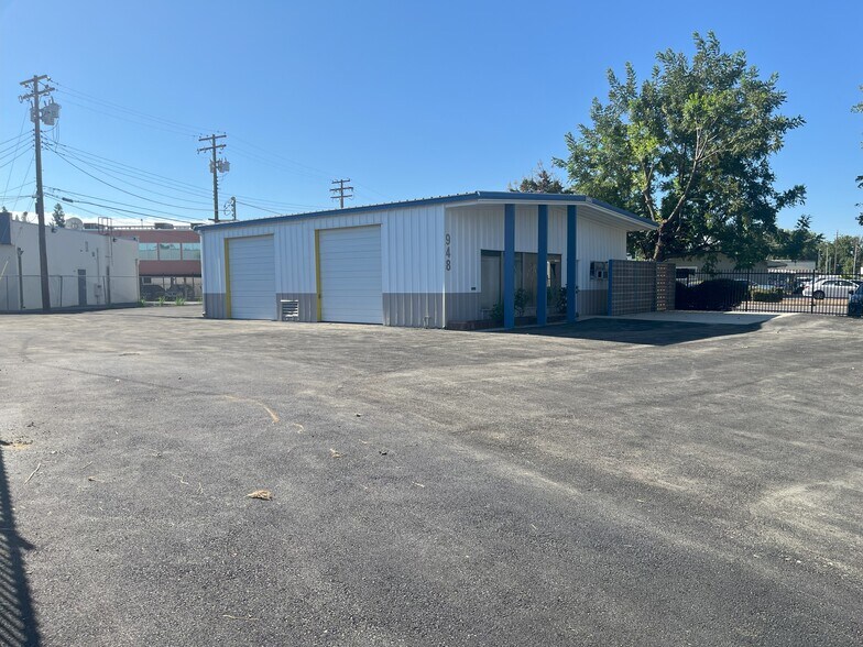 More Photos Of 948 Enterprise Dr, Sacramento Showroom For Sale