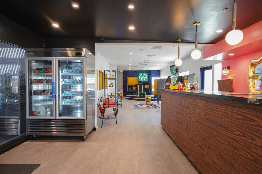 More Photos Of 353 S Palm Canyon Dr, Palm Springs Medical For Sale