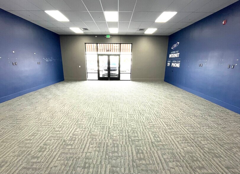 More Photos Of 130-176 Blue Lakes Blvd N, Twin Falls General Retail For Lease