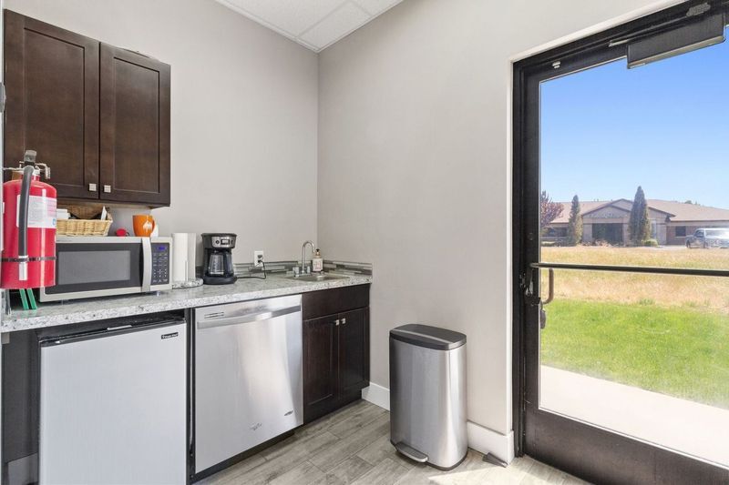 More Photos Of 236 River Vista Pl, Twin Falls Office For Lease