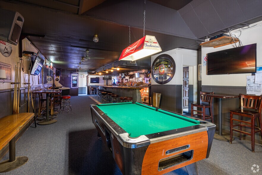 More Photos Of 9608 Mission Blvd, Jurupa Valley Bar For Sale