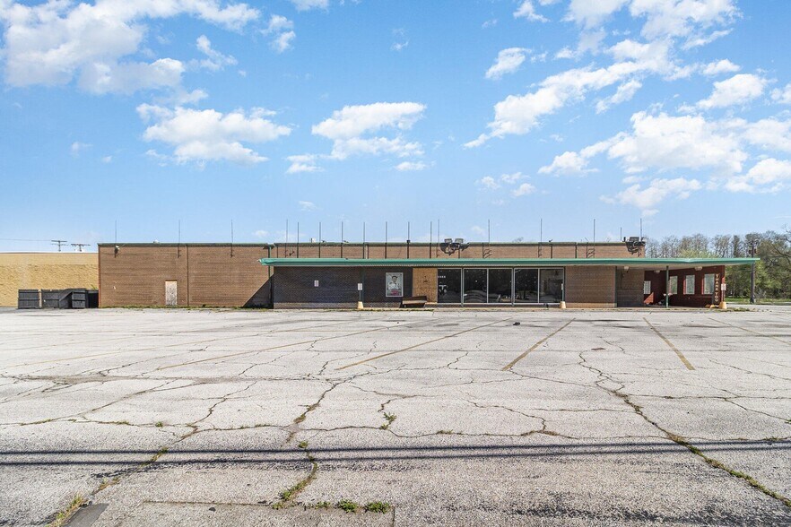 More Photos Of 3232 Central Ave, Lake Station Supermarket For Lease