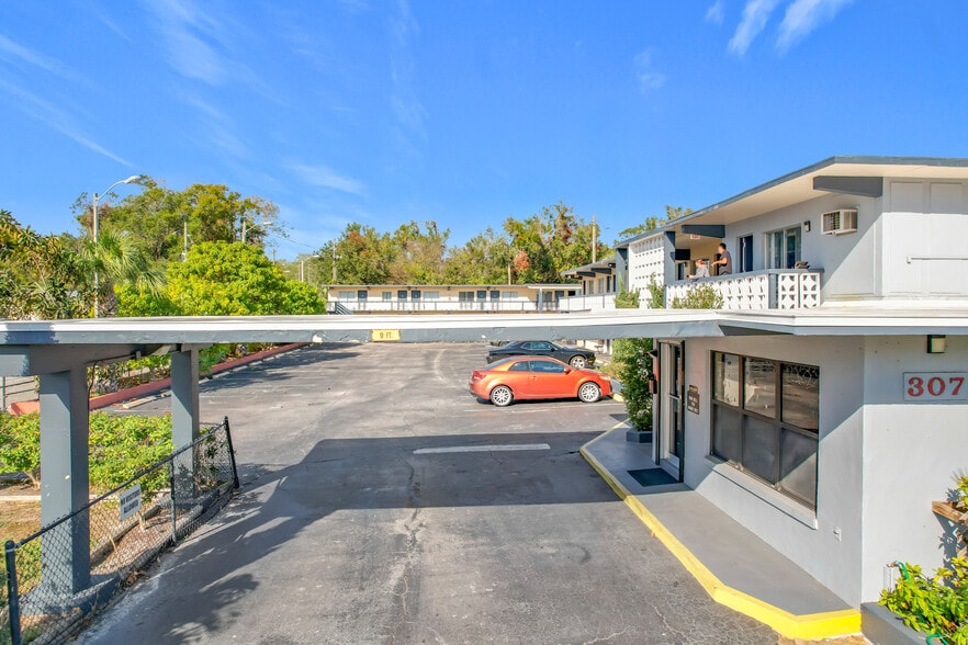 More Photos Of 307 E Vine St, Kissimmee Hotel For Sale