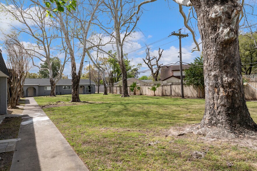 More Photos Of 2675-2689 Gessner Rd, Houston Apartments For Sale