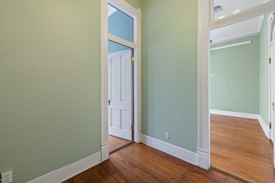 More Photos Of 109 E 10th St, Austin Loft Creative Space For Sale