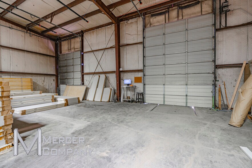 More Photos Of 3686-3690 S Miller Park Dr, Garland Distribution For Sale