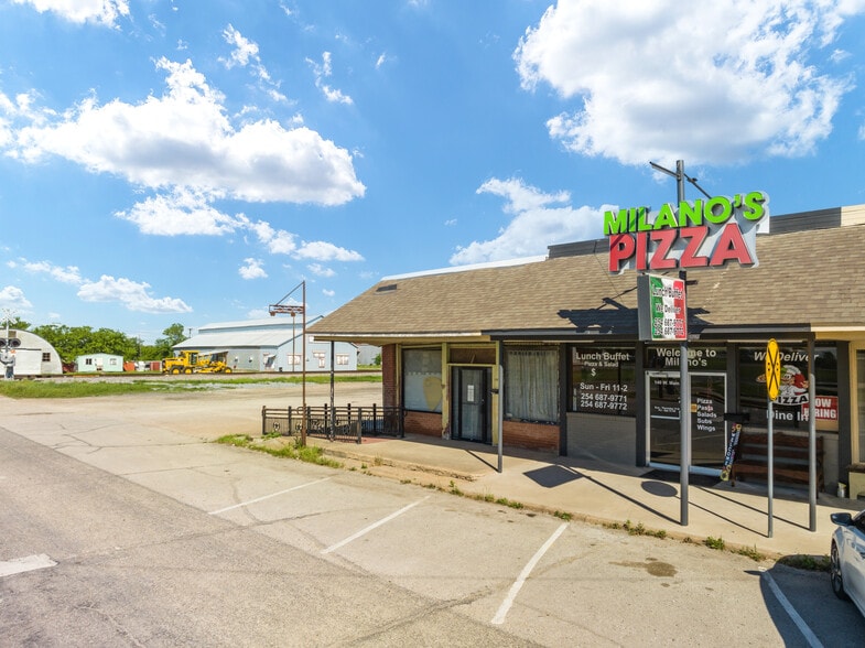 More Photos Of 140 W Main St, Itasca Restaurant For Lease