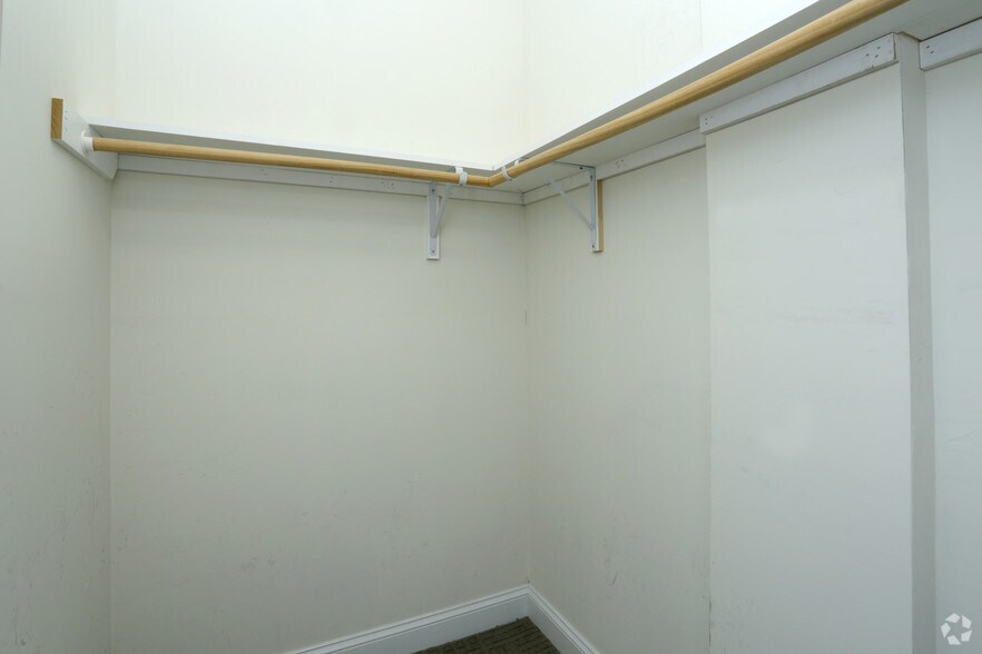 More Photos Of 415-419 Cedar Bridge Ave, Lakewood Apartments For Lease