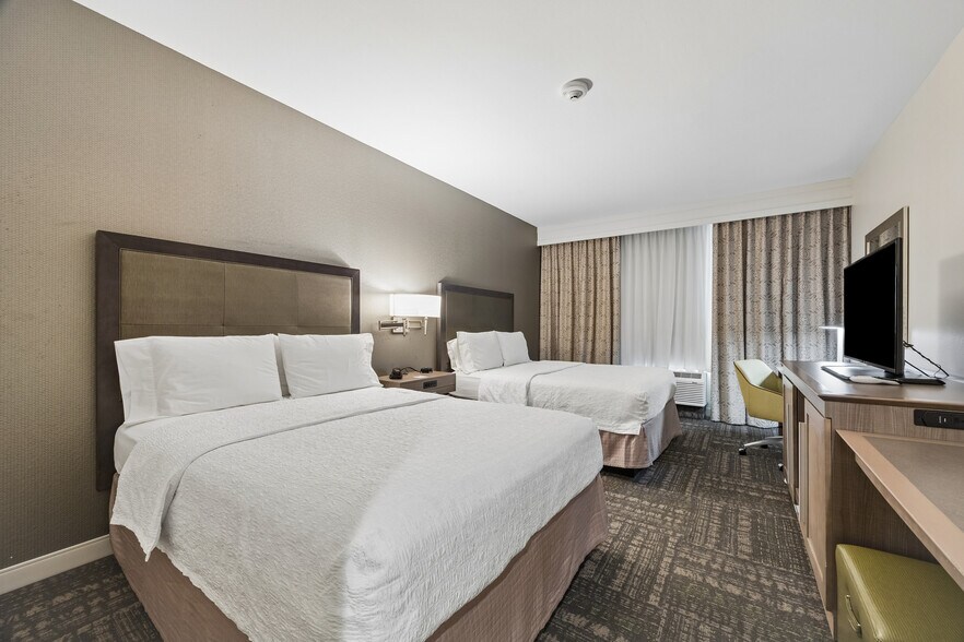 More Photos Of 1328 Highway 146, La Porte Hotel For Sale