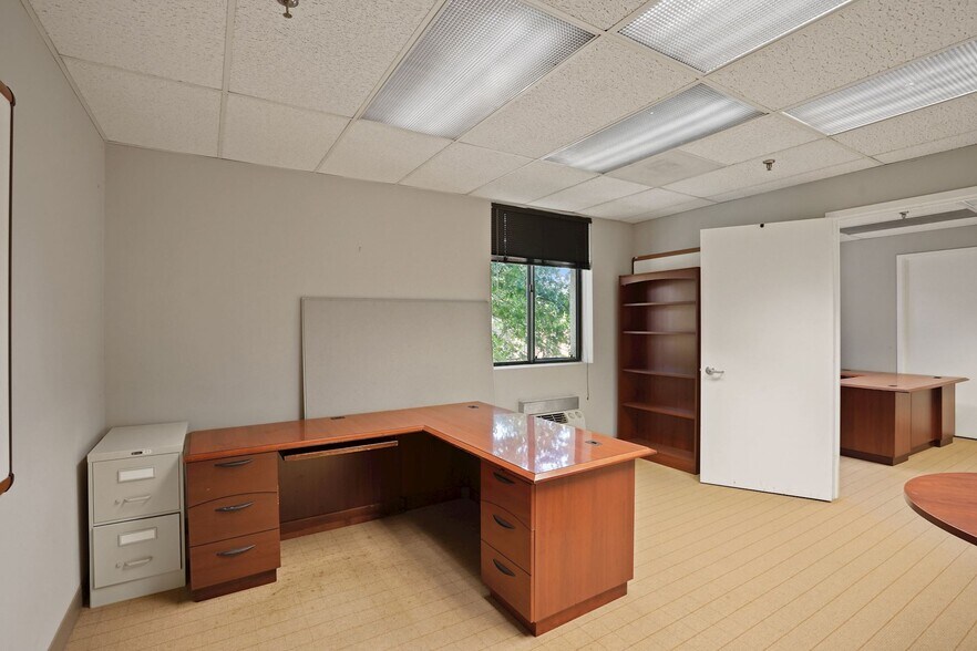 More Photos Of 1363 Beverly Rd, McLean Office For Sale