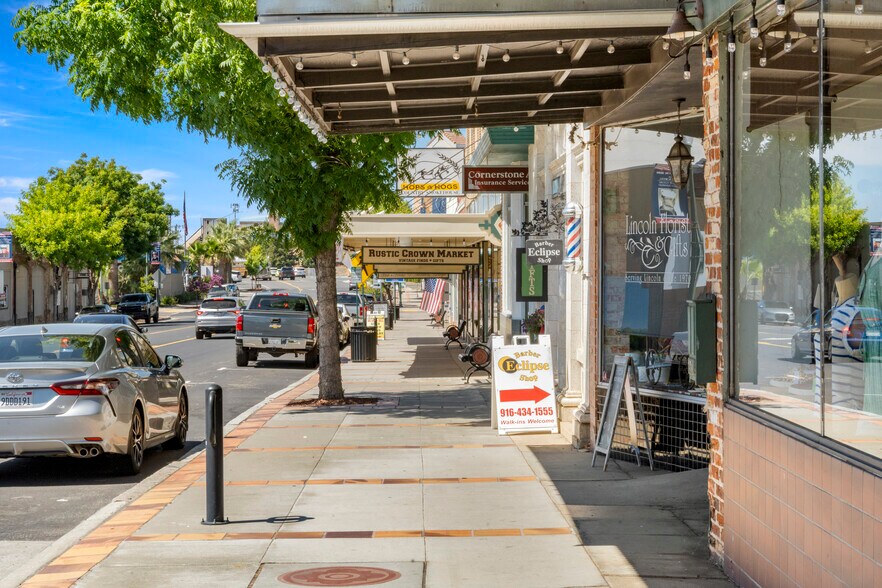 More Photos Of 505-678 Lincoln Blvd, Lincoln Storefront For Sale