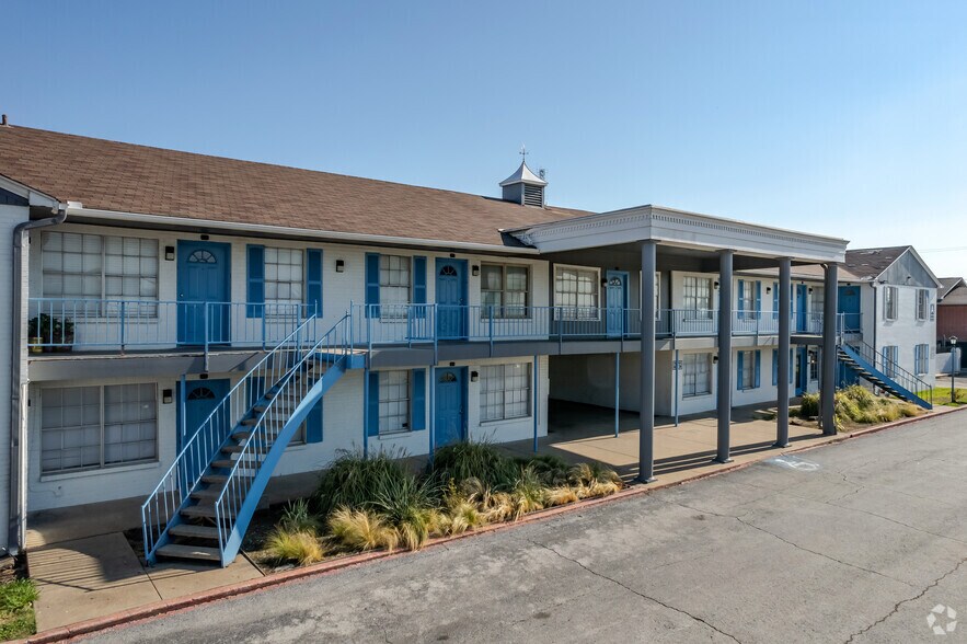 More Photos Of 2718 Sherman St, Grand Prairie Apartments For Sale