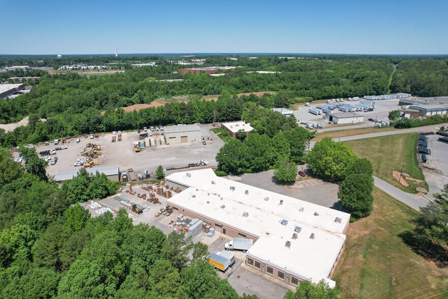 More Photos Of 10015 Metromont Industrial Blvd, Charlotte Warehouse For Lease