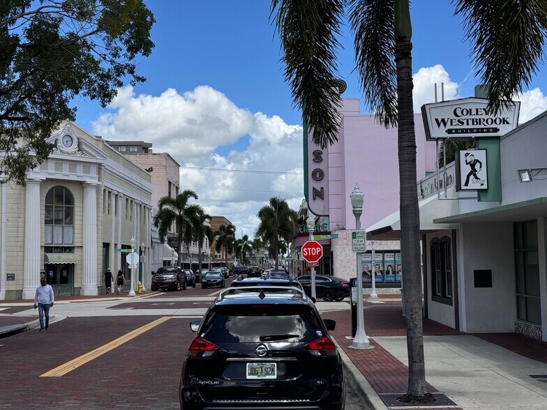 More Photos Of 1605 Hendry St, Fort Myers Office For Sale