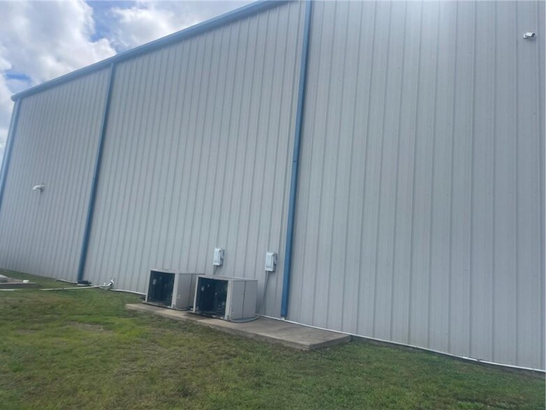 More Photos Of 903 Industrial Park Rd, Mena Warehouse For Sale