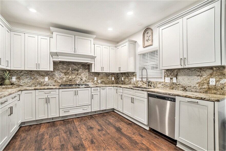 More Photos Of 2798 Glenlocke Cir NW, Atlanta Specialty For Sale