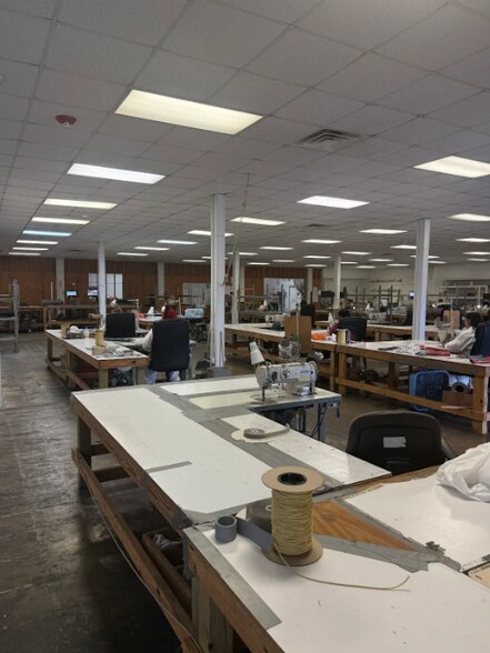 More Photos Of 1050 Detroit Ave, Nederland Distribution For Lease