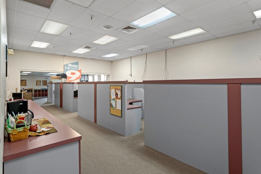 More Photos Of 1624 N Meadowcrest Blvd, Crystal River Manufacturing For Lease