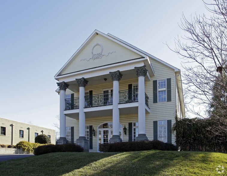 Primary Photo Of 608 N Main St, Greenville Freestanding For Lease