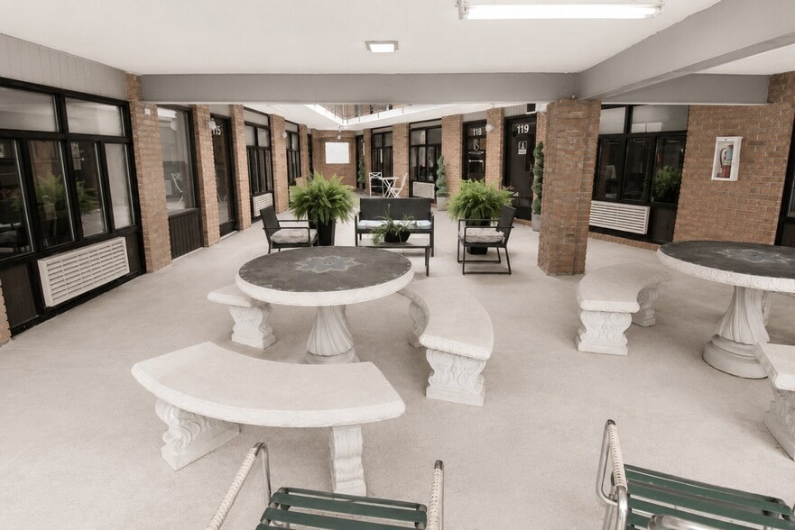 More Photos Of 400 Park Rd, Sevierville Office For Sale