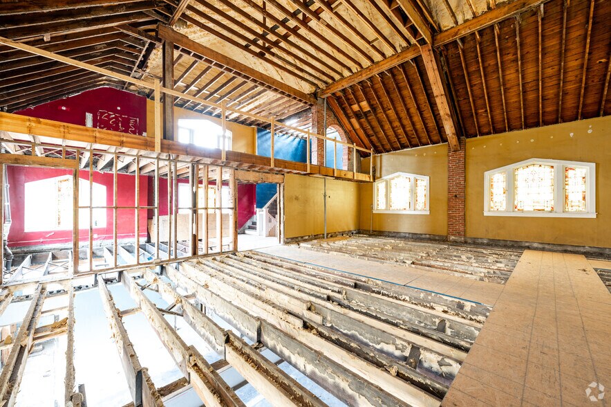 More Photos Of 1001 Hosbrook St, Indianapolis Religious Facility For Sale