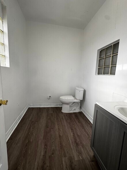 More Photos Of 620 Elk St, Alexander Warehouse For Sale