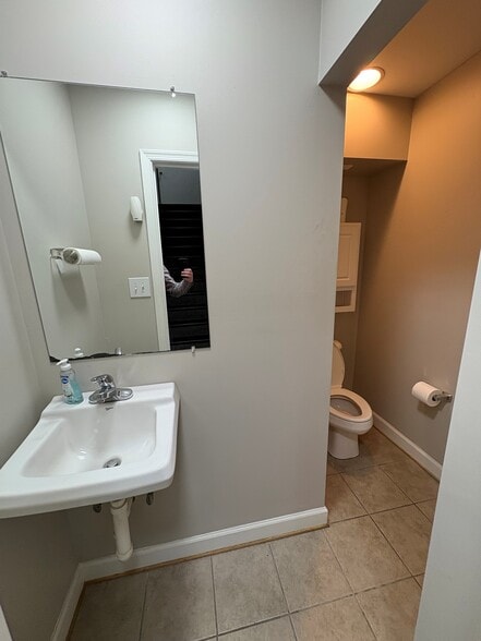 More Photos Of 1224 Executive Blvd, Chesapeake Showroom For Sale