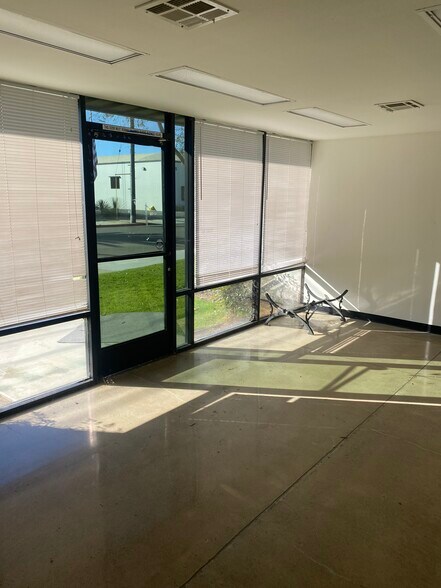 More Photos Of 760 W 16th St, Costa Mesa Warehouse For Lease