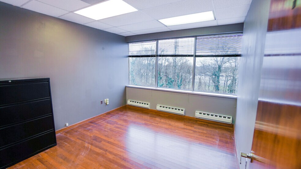 More Photos Of 2 Lincoln Hwy, Edison Medical For Lease