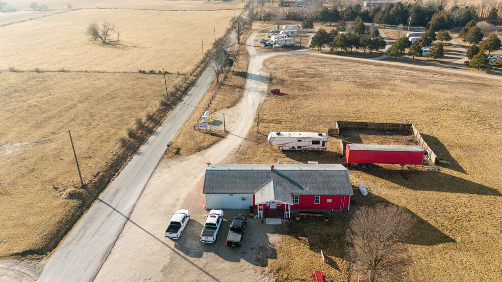 Primary Photo Of 1903 Mockingbird Rd, Fordland General Retail For Lease