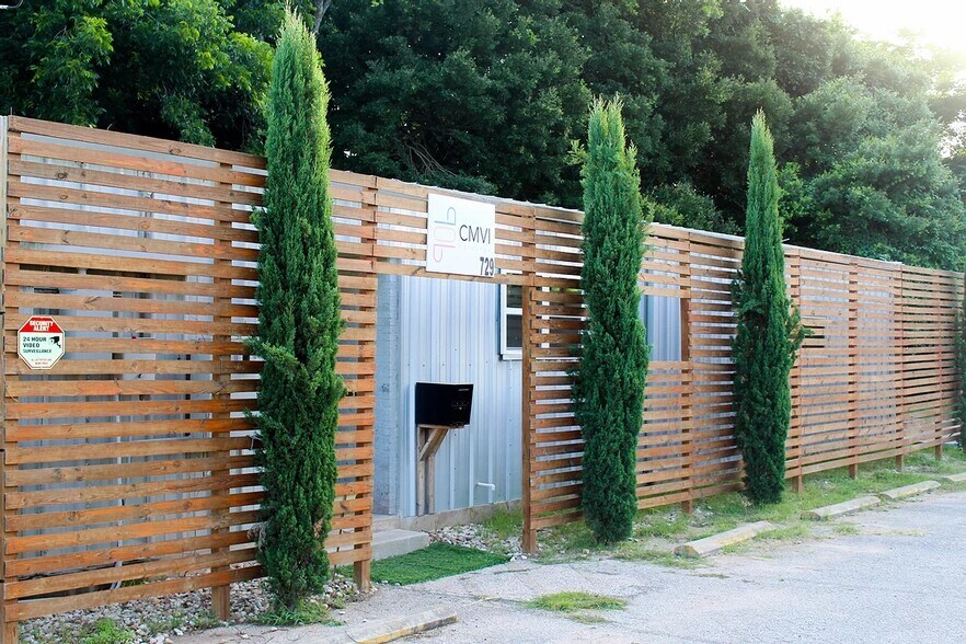 More Photos Of 729 Airport Blvd, Austin Research And Development For Sale