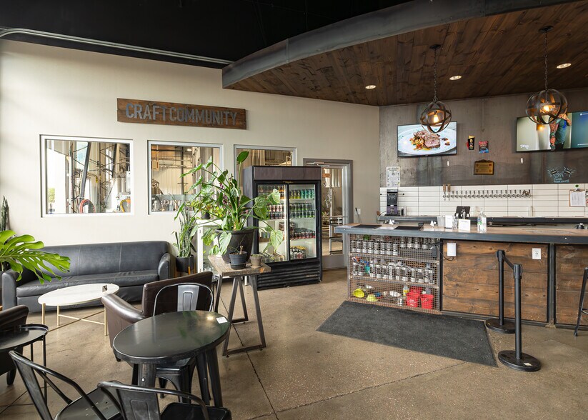 More Photos Of 2480-2490 N Powers Blvd, Colorado Springs Warehouse For Sale